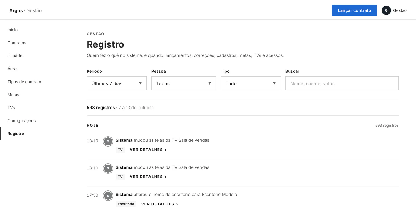 Tela de registro com filtros por período, pessoa e tipo e a lista do que foi feito no sistema, com horário.